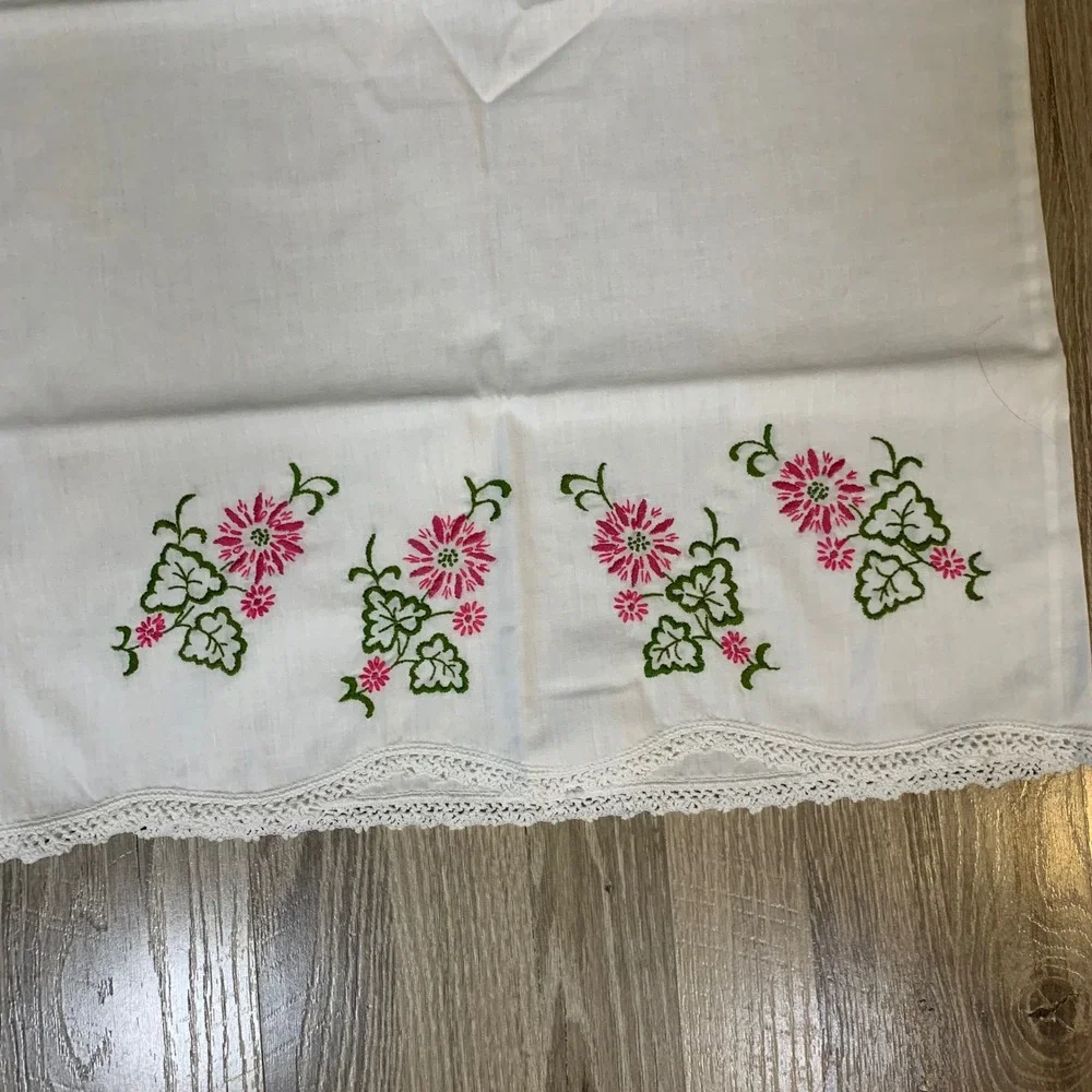 Vintage Hand Embroidered‎ Floral Pillowcases Set of 2 Pink Cottagecore 30x20